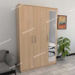 Oak 3 Door Wardrobe With 1 Mirror